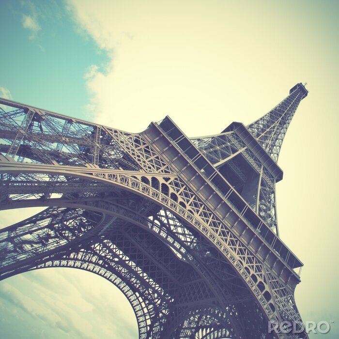 Fototapete Pariser Eiffelturm aus Froschperspektive