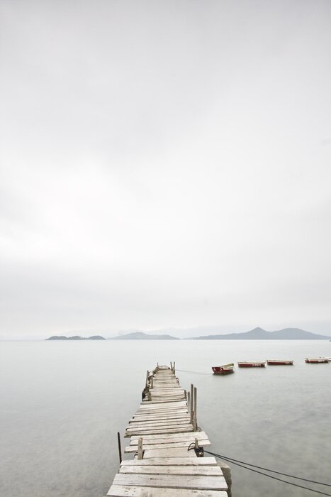Fototapete Pier mit Blick auf Berge