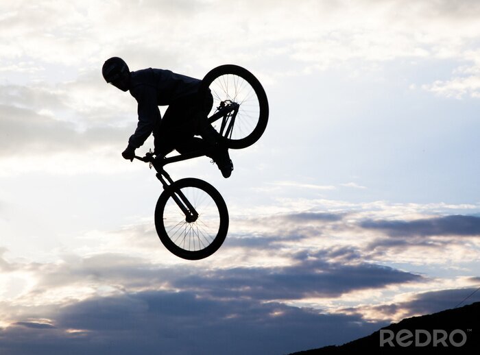 Fototapete Radfahrer und Sprung in die Luft