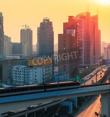 Fototapete Rasender Zug über Straßen