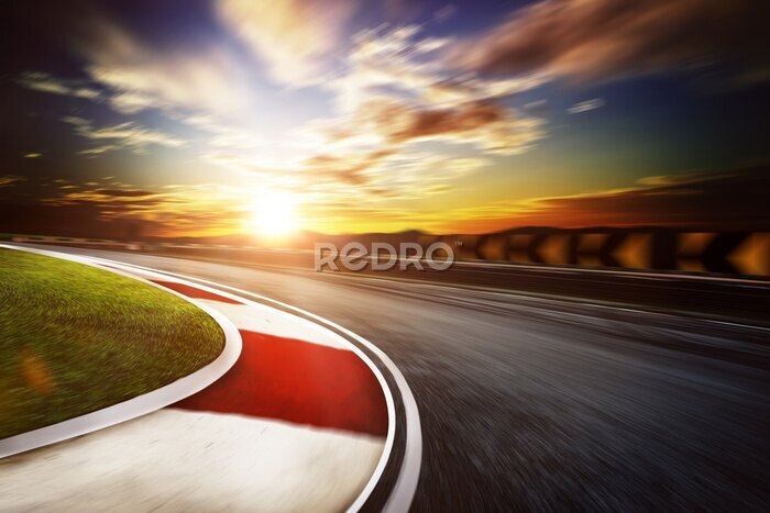 Fototapete Rennstrecke bei Sonnenuntergang