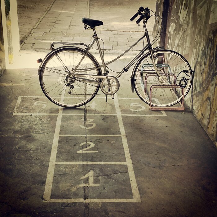 Fototapete Retro-Fahrrad auf dem Bürgersteig