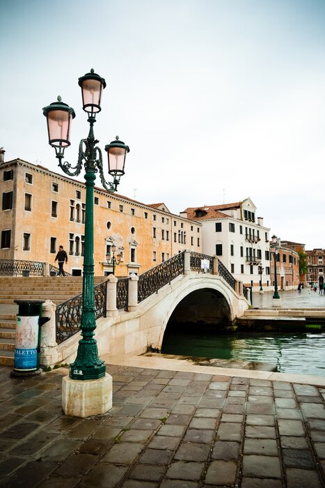 Fototapete Retro-Laterne am Kanal