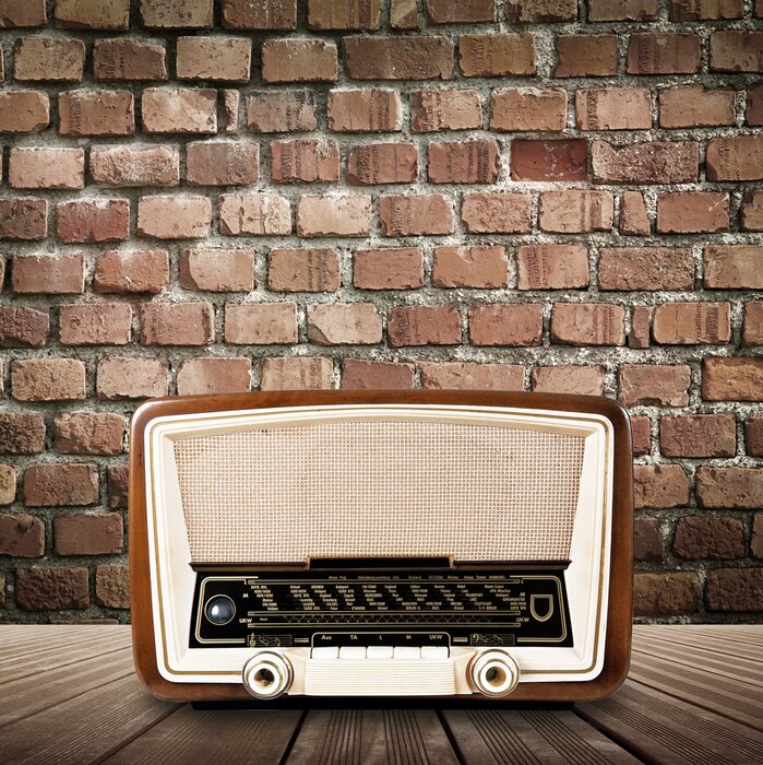 Fototapete Retro-Radioapparat bei Mauer