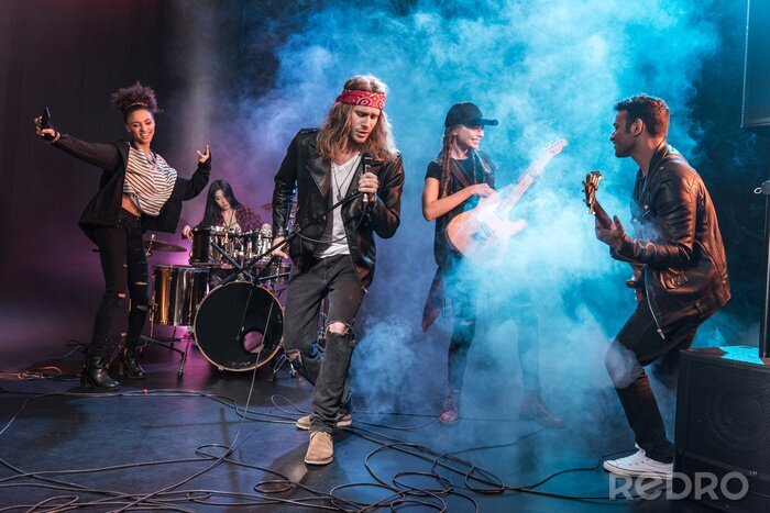 Fototapete Rockband im Nebel