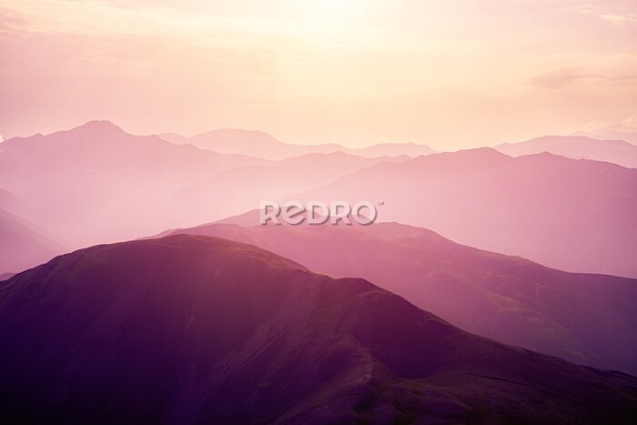 Fototapete Rosa Sonnenuntergang in den Bergen