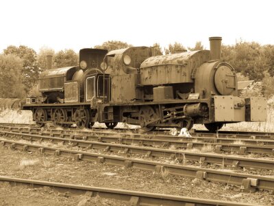 Fototapete Rostige Lokomotive Zug auf Gleisen