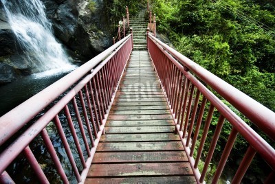 Fototapete Rote Brücke beim Wasserfall