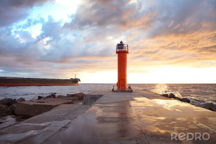 Fototapete Roter Leuchtturm am Pier