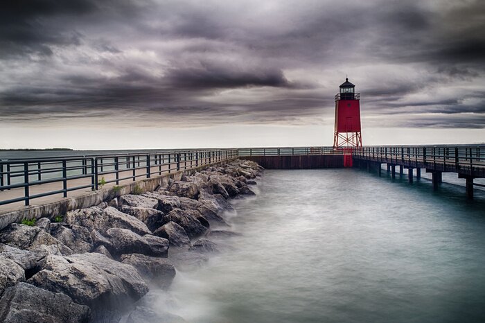 Fototapete Roter Leuchtturm am Steg