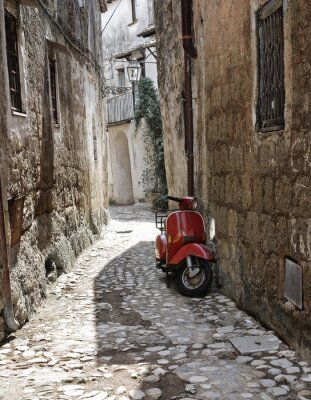 Fototapete Roter Motorroller bei alter Mauer