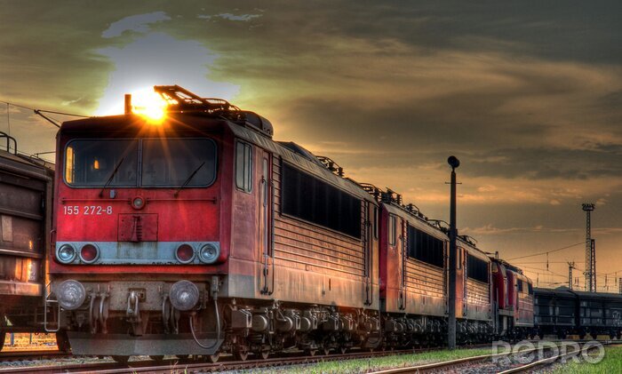 Fototapete Roter Zug bei Sonnenuntergang