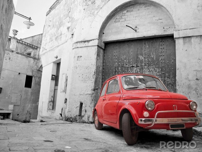Fototapete Rotes Fahrzeug auf schwarz-weißem Hintergrund