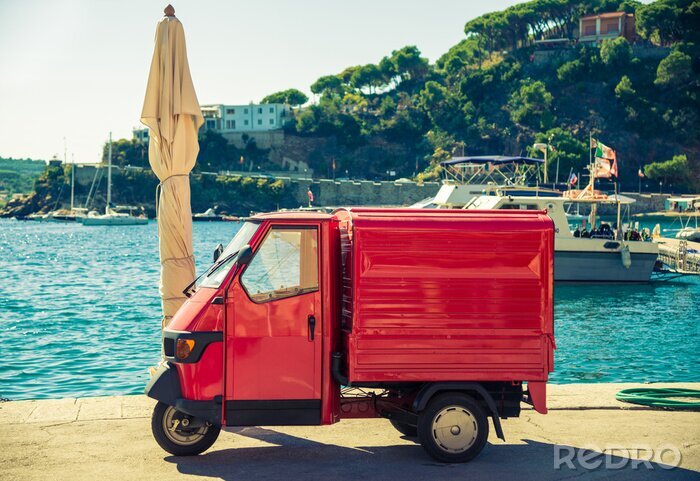 Fototapete Rotes Fahrzeug – Dreiradwagen