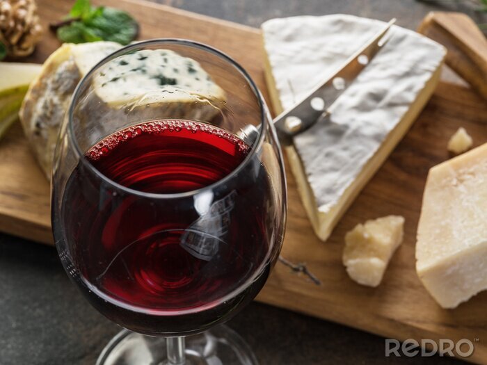 Fototapete Rotwein und Käseplatte
