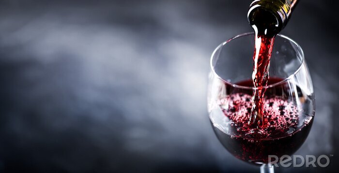 Fototapete Rotweinflasche und Weingläser 3D
