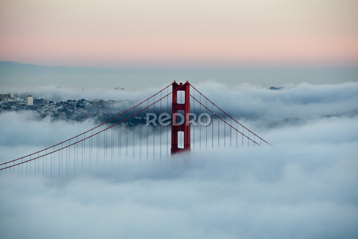 Fototapete San Francisco mit der roten Brücke im Nebel