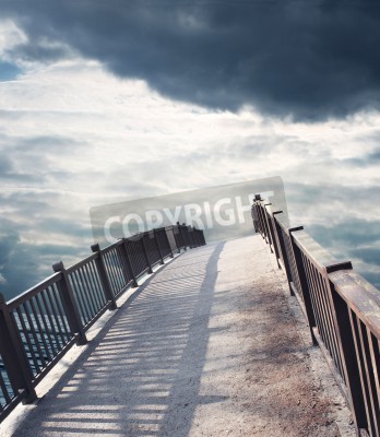 Fototapete Schiefe Steinbrücke am Meer