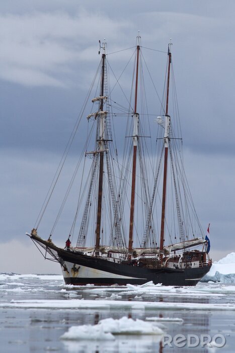 Fototapete Schiff inmitten von Eis