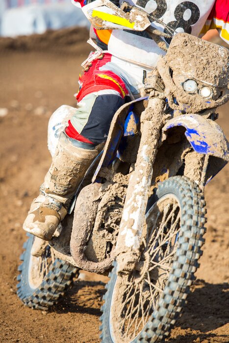 Fototapete Schlammiger Motocross während des Rennens