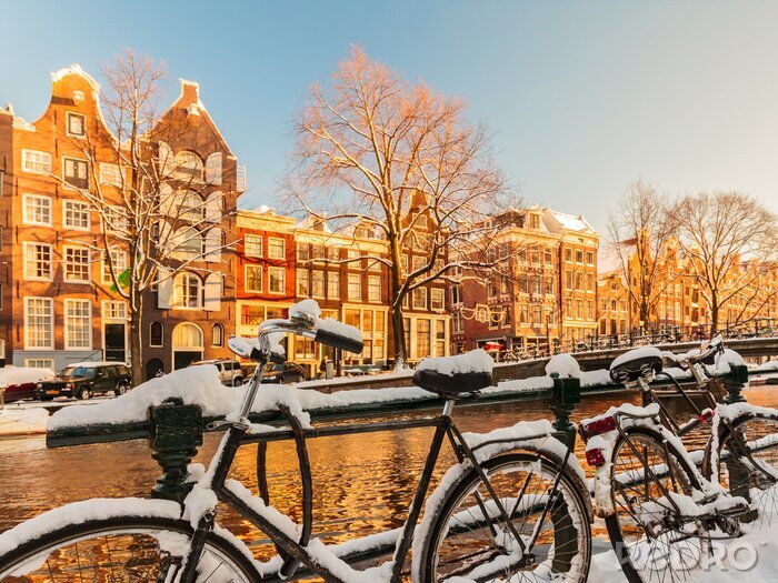Fototapete Schnee auf Fahrrädern in Amsterdam