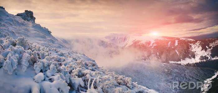 Fototapete Schneebedeckte Berge bei Sonnenaufgang