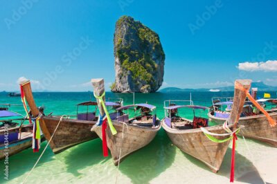 Fototapete Schöne Beach & Longtail-Boote am Krabi, Thailand