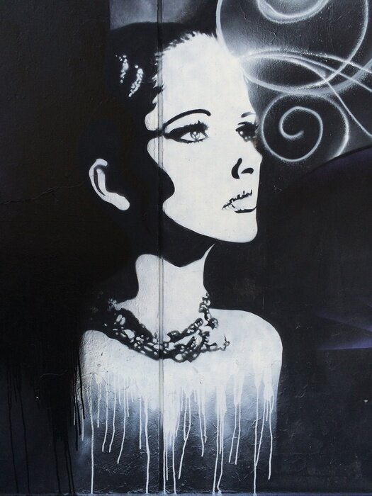 Fototapete Schöne Frau auf Graffiti