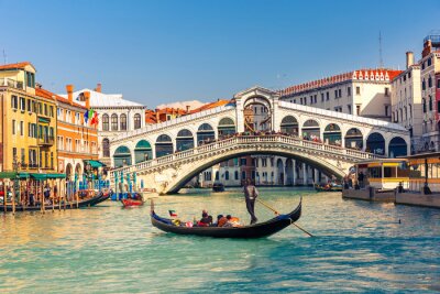 Schöne Rialtobrücke in Venedig