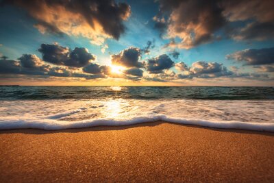 Fototapete Schöner Sonnenaufgang über dem Meer