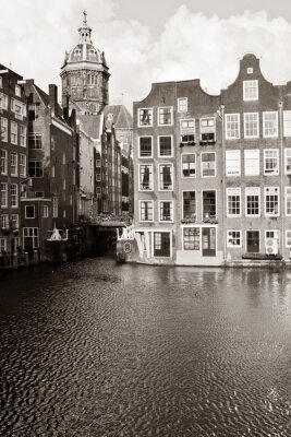 Schwarz-Weiß-Ansicht der Gebäude in Amsterdam