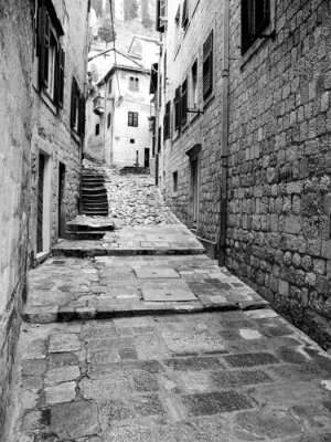 Fototapete Schwarz-weiße Gasse in der Altstadt