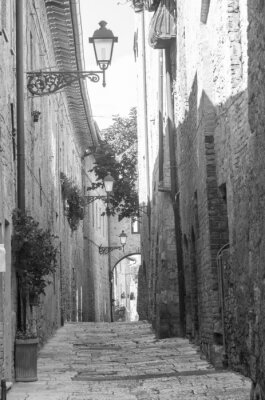 Fototapete Schwarz-weiße Gasse in Italien