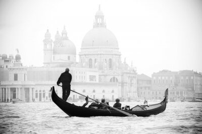 Fototapete Schwarz-weißer Blick auf Boot in Venedig