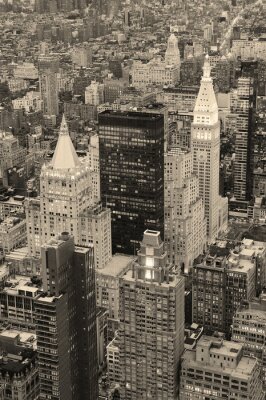 Schwarz-weißer Blick auf Manhattan vom Hubschrauber aus