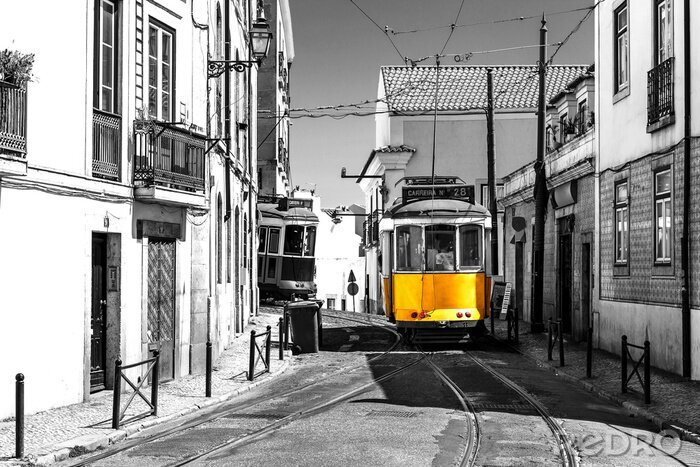 Fototapete Schwarz-weißes Lissabon mit gelbem Akzent