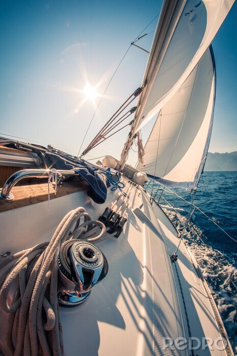Fototapete Segelboot am sonnigen Sommertag