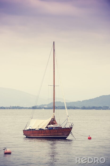 Fototapete Segelboot bei Bojen
