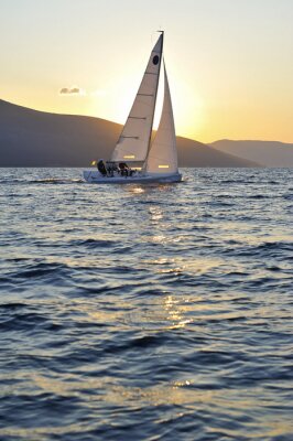 Fototapete Segelboot bei Sonnenuntergang malerischer Abend