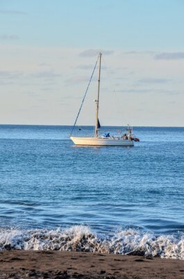 Fototapete Segelboot bei Strand
