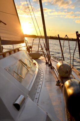 Fototapete Segelboot im abendlichen Sonnenlicht