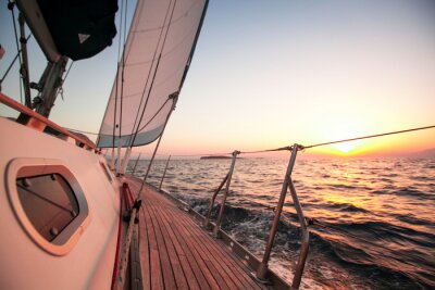 Fototapete Segelboot in den Farben des Sonnenuntergangs