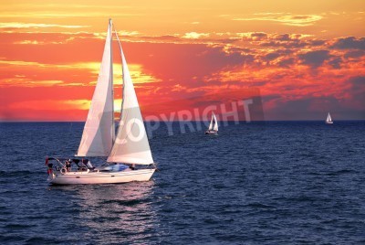 Fototapete Segelboot in Sonnenuntergang bunter Himmel