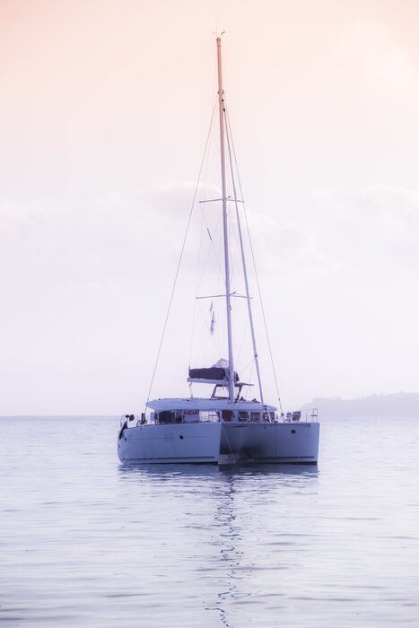 Fototapete Segelboot und glatte Wasseroberfläche