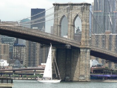 Fototapete Segelboot unter der Brücke