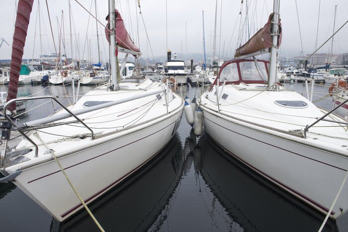 Fototapete Segelboote am bewölkten Tag