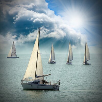 Fototapete Segelboote auf See und Wolken