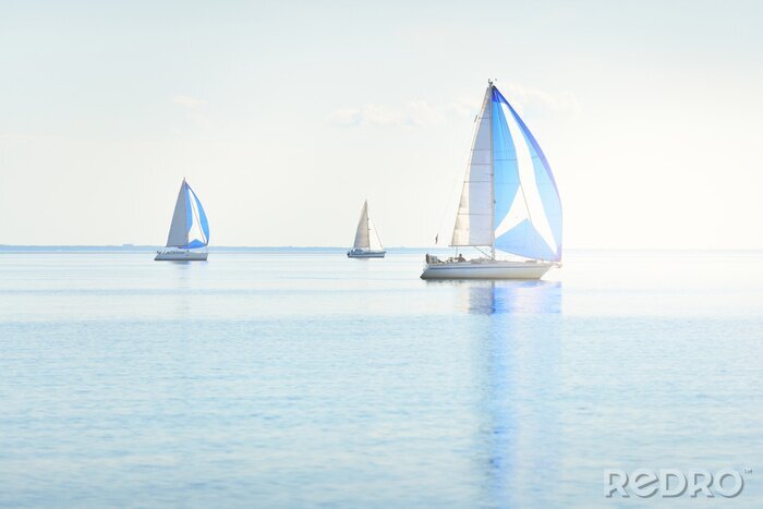 Fototapete Segelboote fahren gegen den Wind
