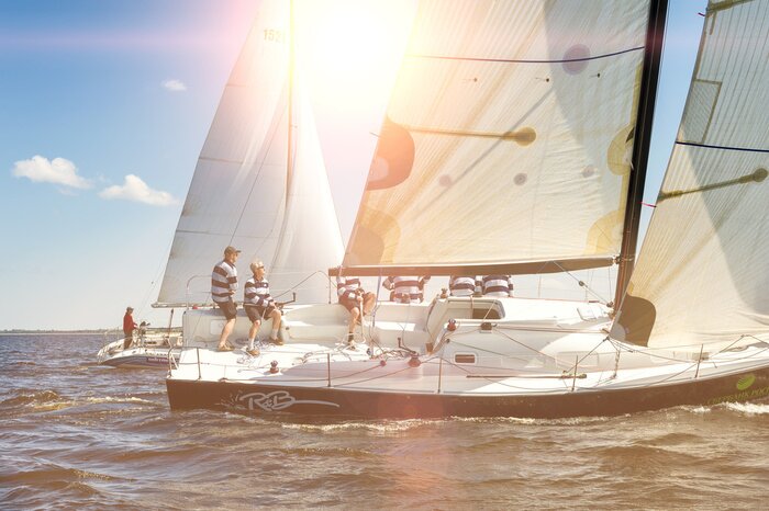 Fototapete Segelboote mit gemusterten Segeln