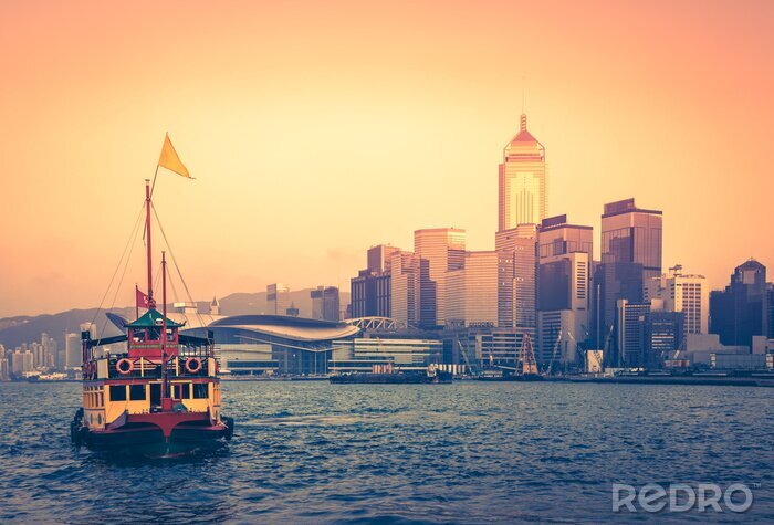 Fototapete Segelschiff mit Stadt im Hintergrund